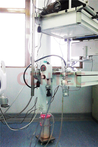 ICU里面的氧气吸入器及负压吸引器.jpg